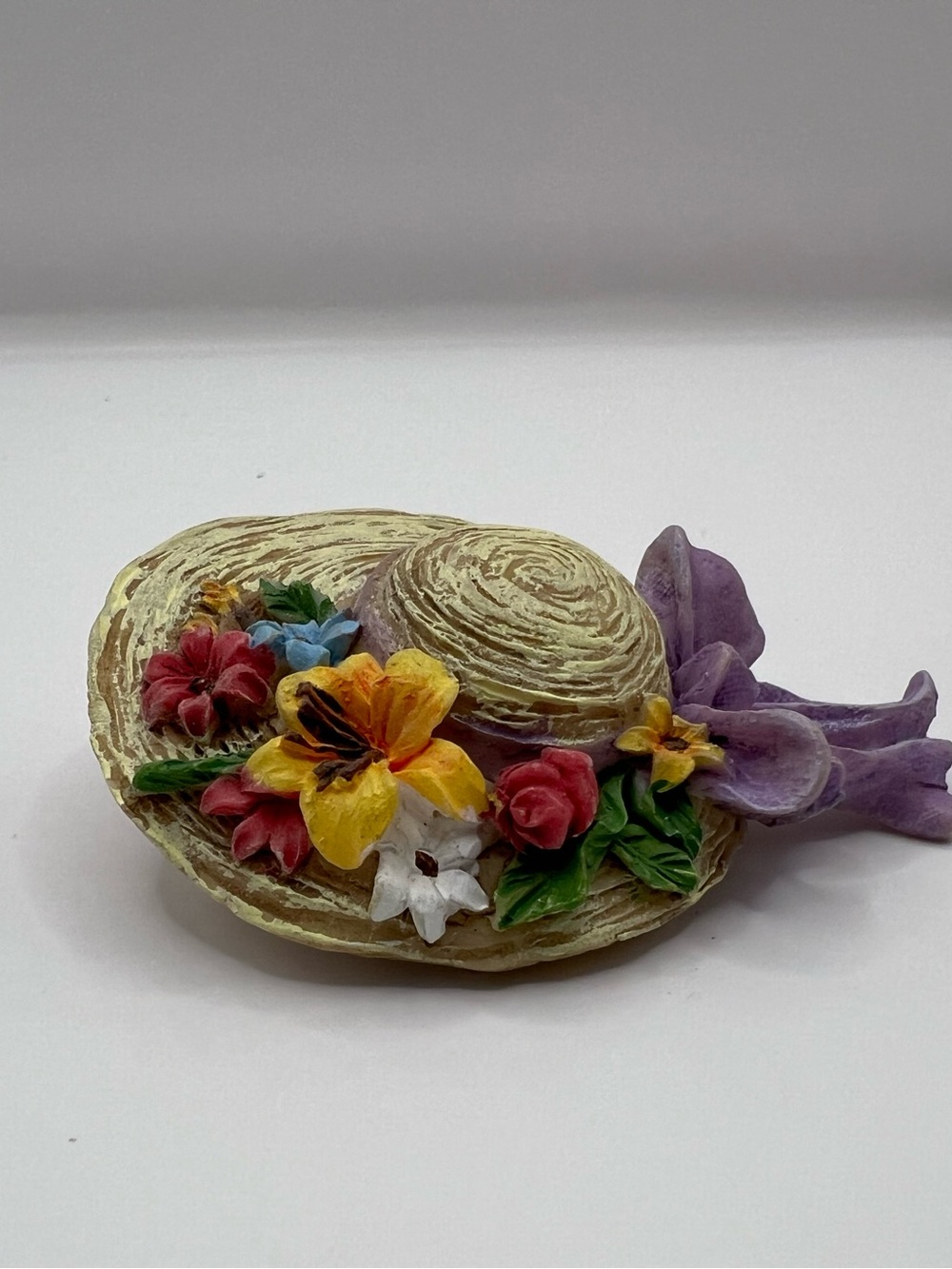 VTG Cottagecore Resin Floral Straw Hat Brooch Pin Purple Ribbon